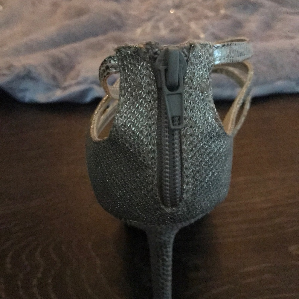 Silver heels - Picture 3 of 3